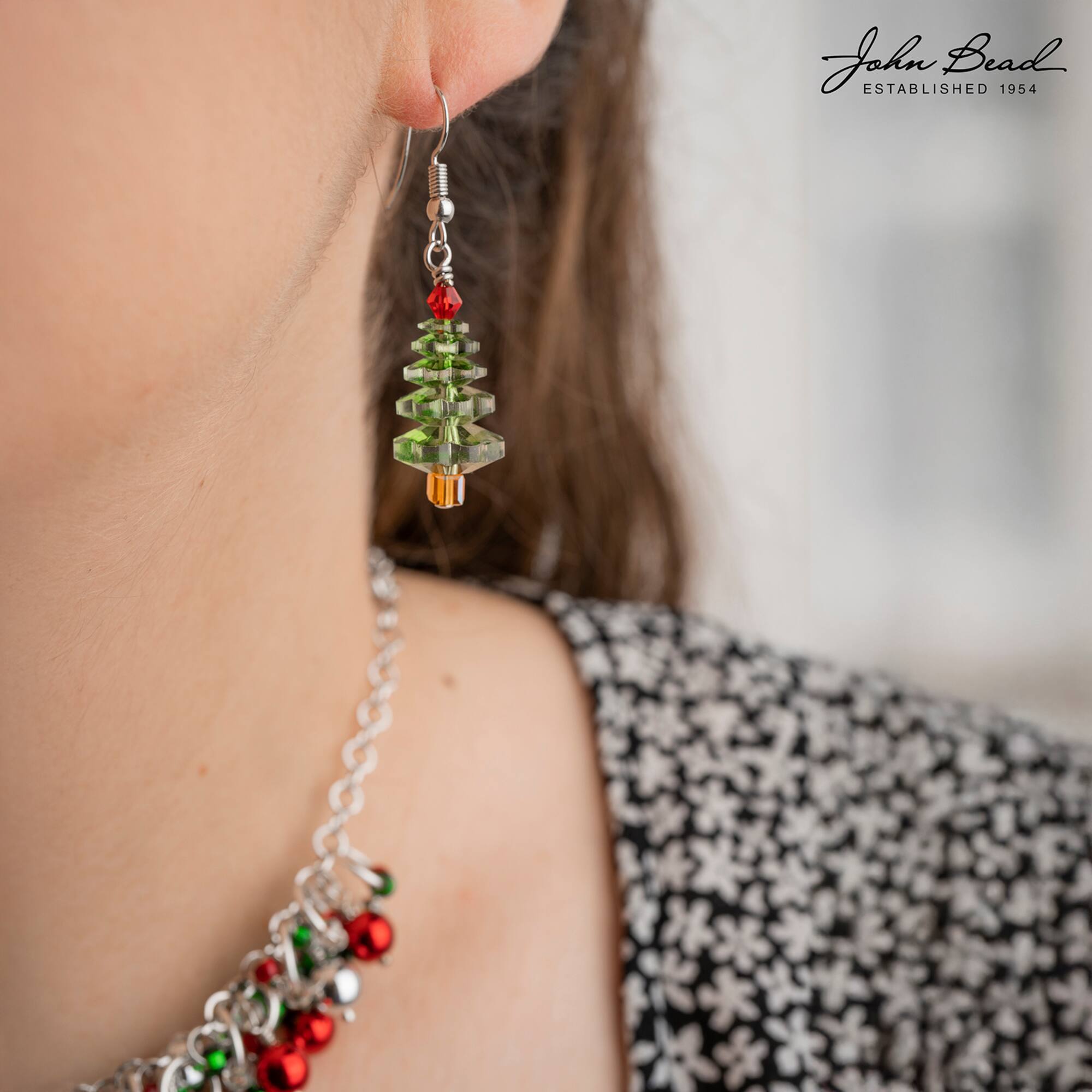 Crystal Lane DIY 7" Christmas Holiday Designer Acrylic Twisted Baubles Bead Strand